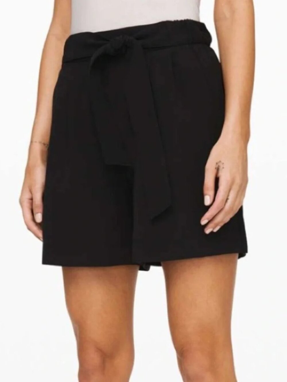 Lululemon Noir Shorts Women’s Black Pockets High Rise Elastic Waist Size 4